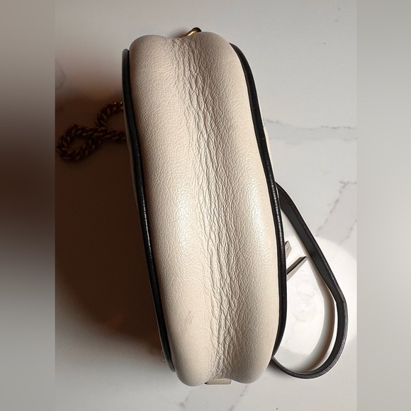 Gucci Ivory blue Circle Crossbody Bag with Gold Chain - Picture 5 of 14